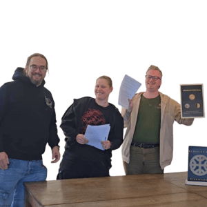 Foto vom Tag der Vertragsunterzeichnung zwischen dem Vorstand des Eldaring und Damian Haller (Ártala - Jahrzähler)